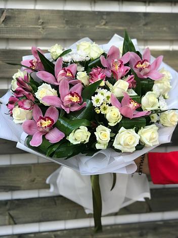 Букет цветов из: Розы и Хризантемы в Коммунаре
