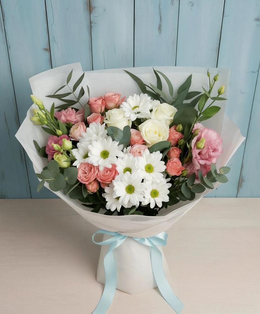 Букет цветов из: Розы, Лизиантусы и Хризантемы в Коммунаре