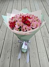 Букет цветов из:  Альстромерии #REPLACE_PRED# Коммунаре