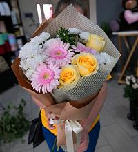 Букет цветов из:  Герберы, Розы и Хризантемы в Коммунаре