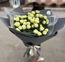 Букет Белые кустовые розы Солинеро в Коммунаре