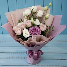 Букет цветов из:  Розы и Лизиантусы в Коммунаре