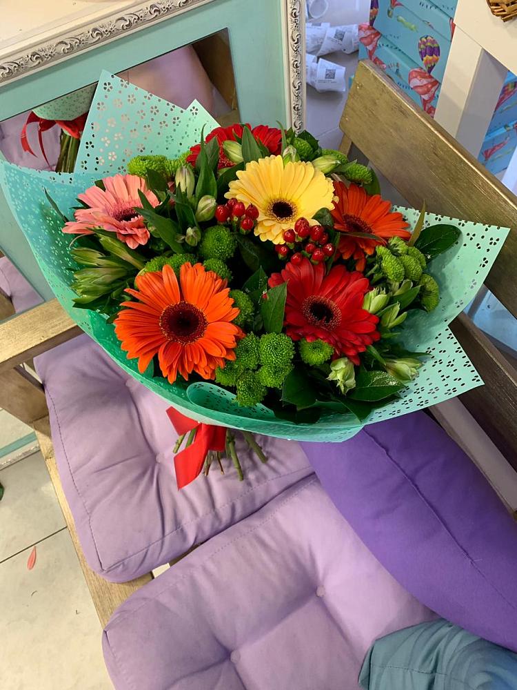 Букет цветов из: Герберы, Хризантемы и Альстромерии в Коммунаре