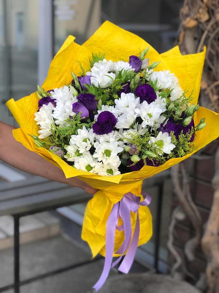 Букет цветов из: Ирисы, Хризантемы и Ромашки в Коммунаре