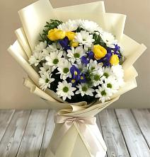 Букет цветов из:  Ирисы, Хризантемы и Розы в Коммунаре