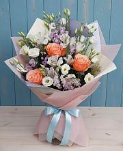 Букет цветов из:  Лизиантусы, Розы, Альстромерии и Гипсофила в Коммунаре