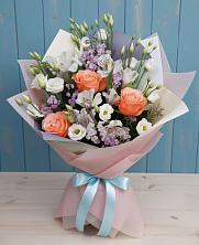 Букет цветов из:  Лизиантусы, Розы, Альстромерии и Гипсофила в Коммунаре