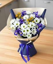 Букет цветов из:  Розы, Ирисы и Хризантемы в Коммунаре
