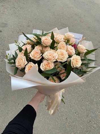 Букет Кремовые розы Латте в Коммунаре