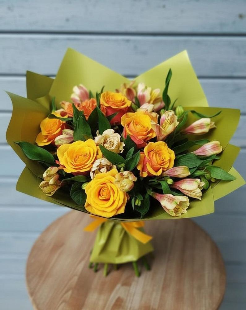 Букет цветов из: Альстромерии и Розы в Коммунаре
