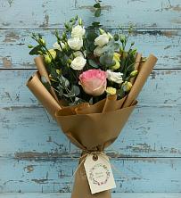 Букет цветов из:  Розы и Лизиантусы в Коммунаре
